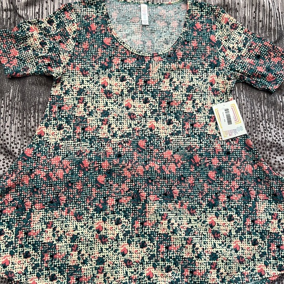 ⭐️FIVE⭐️LuLaRoe XXS Perfect Tees!!! Selling as a lot. Three NWT, two EUC - Picture 2 of 6